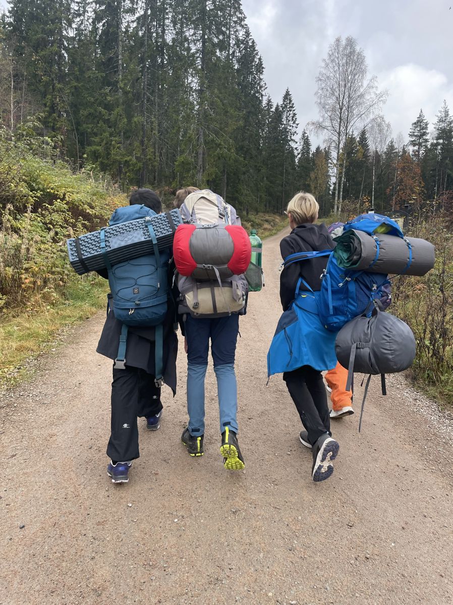 En gruppe mennesker på tur